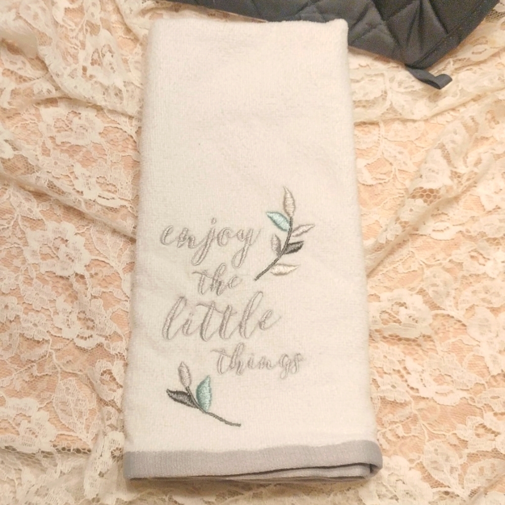 ⚜️ Oven Mitt and Towel Set - Picture 3 of 8